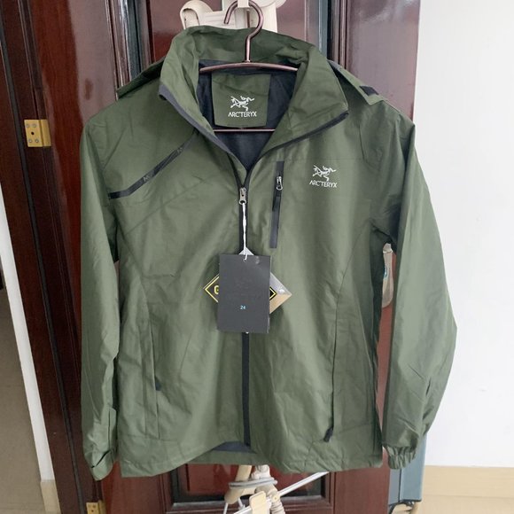 ARC'TERYX Light green jacket